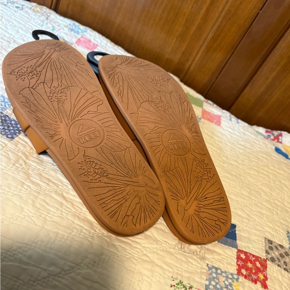 Reef Cushion Soho Cruz Sandals color natural - Picture 3 of 8